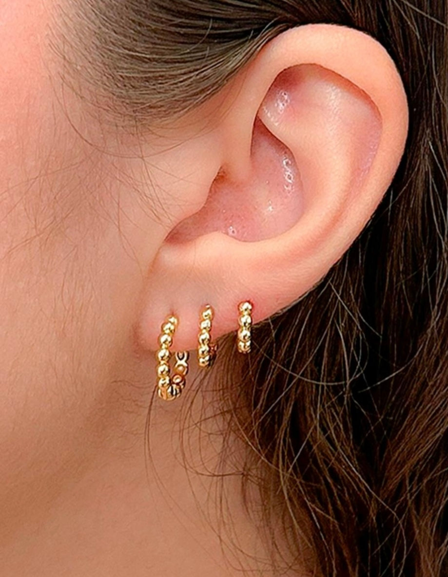 Brinco trio de bolinhas