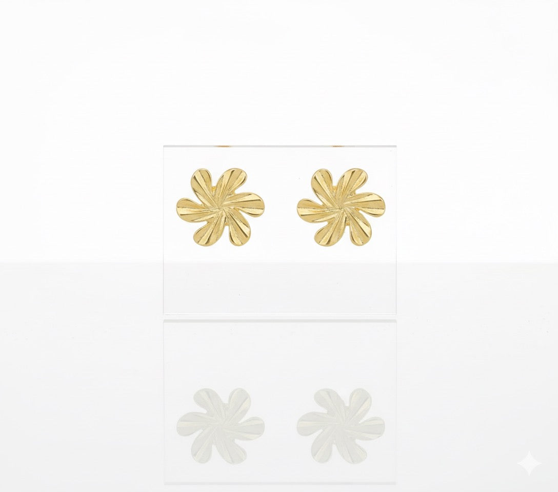 Brinco de argola com flor